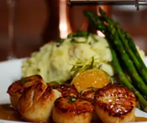 seared scallops dish